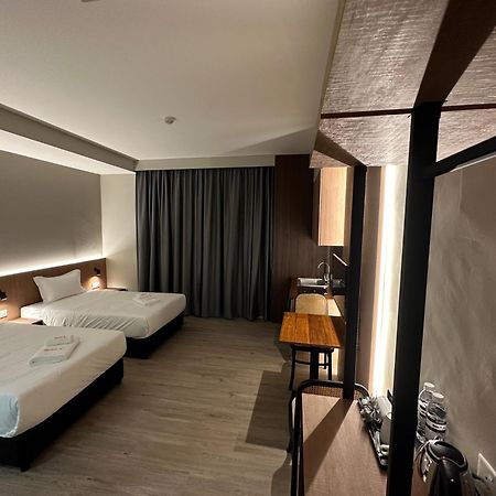 Roxy Hotel Aiman Kuching Bagian luar foto
