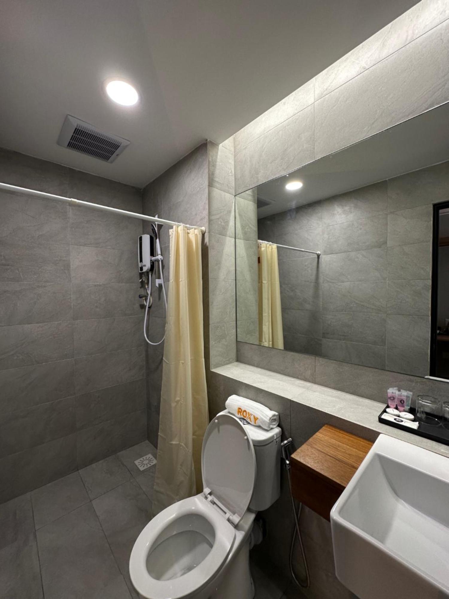 Roxy Hotel Aiman Kuching Bagian luar foto